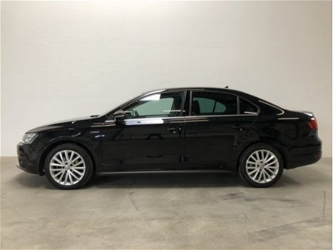 Volkswagen Jetta - 1.4 TSI Hybrid Highl. aut. XENON-LED/NAVI/17INCH/PRIVACY/STOELVERW/PDC - 1