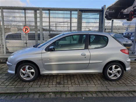 Peugeot 206 1.6i 16v Quicksilver - 8