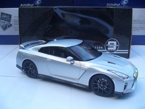 Triple 9 Collections 1/18 Nissan GT-R Zilver ( Skyline ) - 5