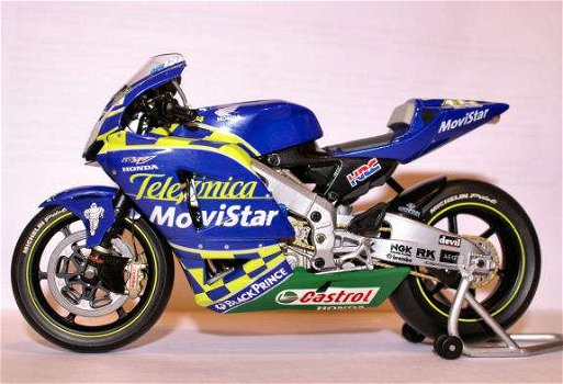 1:12 Minichamps Honda RC211V Moto GP 2004 Sete Gibernau #15 - 3