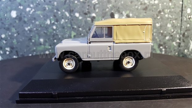 Land Rover serie III SWB licht grijs 1:43 Oxford - 3