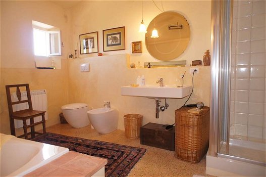 TOSCANE : vakantiehuis in middeleeuws dorp chiusdino 89000€ - 2
