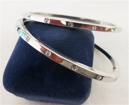 Twee perfecte armbanden met strass - 1