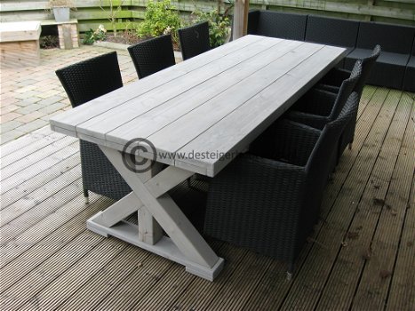 Tafel van steigerhout op maat gemaakt. - 2