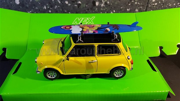 Mini Cooper 1300 + surfplank 1:24 Welly - 4