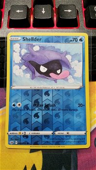 Shellder 40/202 (reverse) Common Sword & Shield - 0