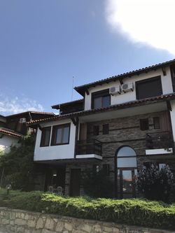 Volledig gemeubileerd huis met twee verdiepingen in Complex Sun House