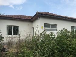 Een gerenoveerde en gemeubelde woning in Pravdino