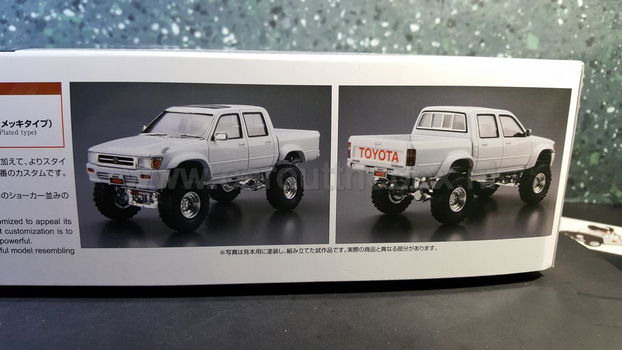 Toyota Hilux double cab lift-up 1:24 Aoshima - 1