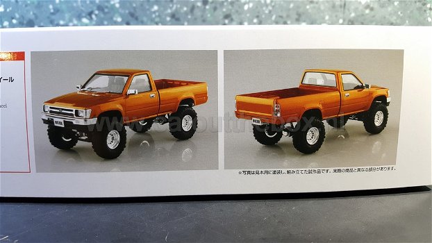 Toyota Hilux lift-up 1:24 Aoshima - 1