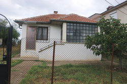 Een woonhuis met 1 verdieping in het dorp Tankovo