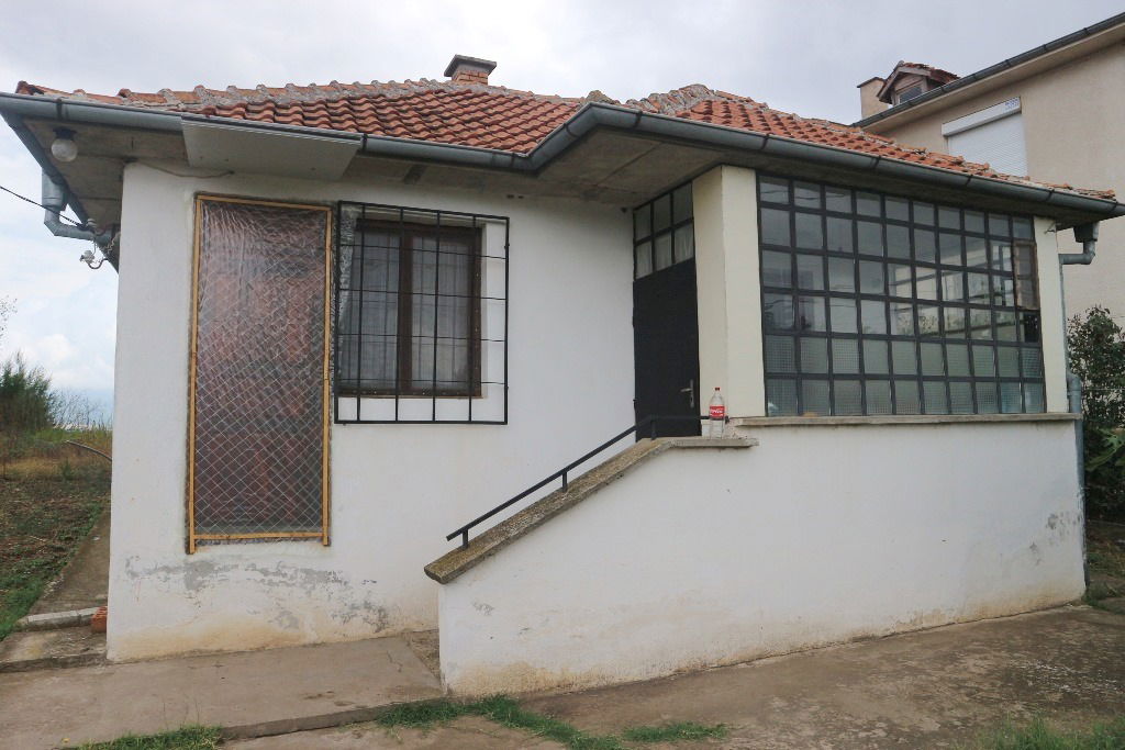 Een woonhuis met 1 verdieping in het dorp Tankovo - Afbeelding 3
