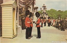 Engeland Changing the Guard at Buckingham Palace, London