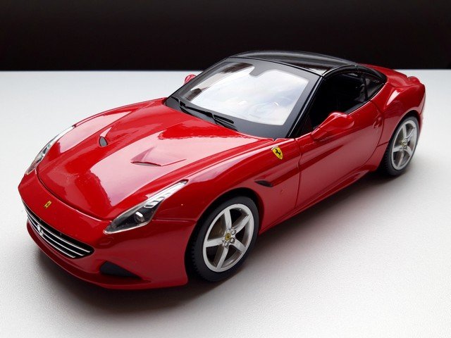Nieuw in doos! Ferrari California T Hard Top – Bburago modelauto 1:18 - nr. 1