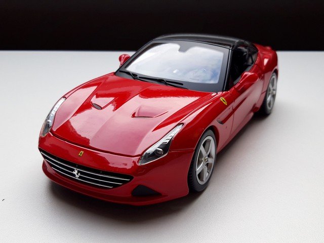 Nieuw in doos! Ferrari California T Hard Top – Bburago modelauto 1:18 - Afbeelding 2