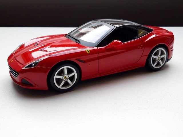 Nieuw in doos! Ferrari California T Hard Top – Bburago modelauto 1:18 - Afbeelding 3