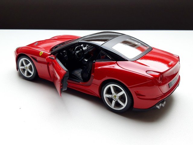 Nieuw in doos! Ferrari California T Hard Top – Bburago modelauto 1:18 - Afbeelding 5