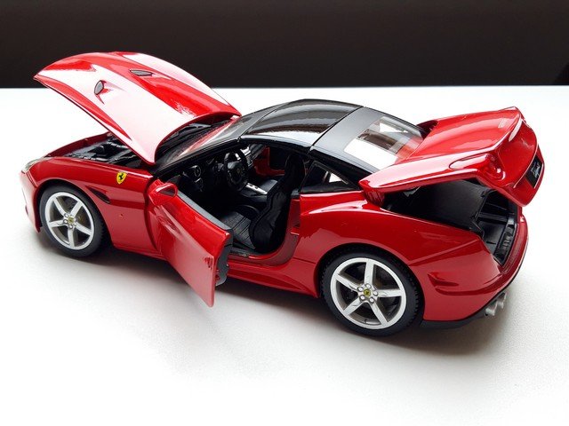 Nieuw in doos! Ferrari California T Hard Top – Bburago modelauto 1:18 - Afbeelding 8
