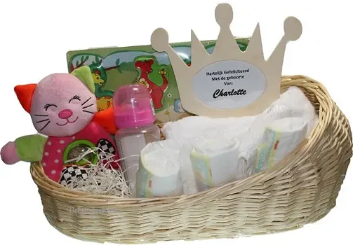 Baby cadeaupakket in poppenmand met Babynaam - 0