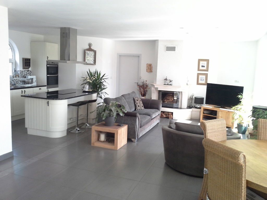 Prachige villa met zwembad - Afbeelding 7