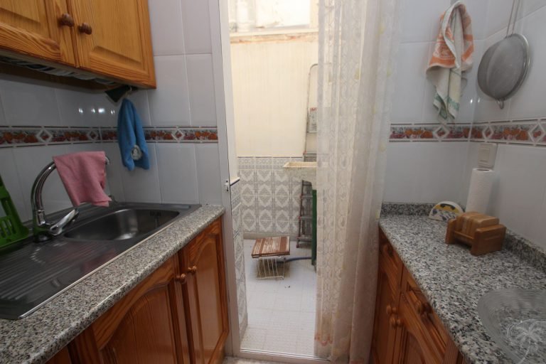 Uw zeer complete Bungalow in TORREVIEJA met garage en terrassen bij zwembad - Afbeelding 2