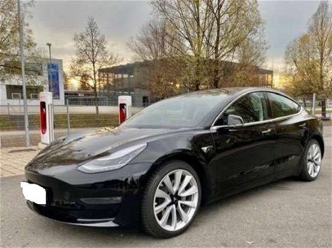 Tesla Model 3 Electric car 2019 - 3