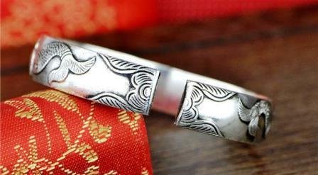 Prachtige armband uit Tibet met Boeddhistische symbolen - 1