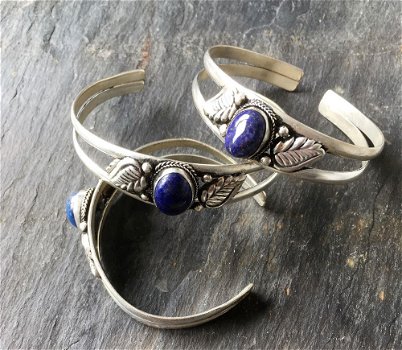 Tibetaans zilveren open armband met Lapis Lazuli - 1