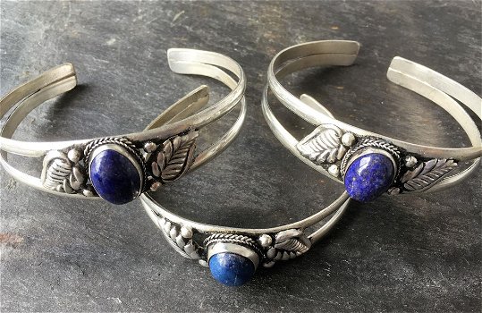 Tibetaans zilveren open armband met Lapis Lazuli - 2