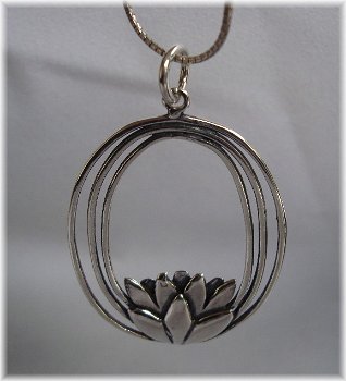 Lotusbloem, stijlvolle hanger van zilver - 0