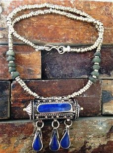 Amulet ketting met Lapis Lazuli en Jade