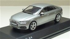 Spark Audi A4 (2015)     1:43