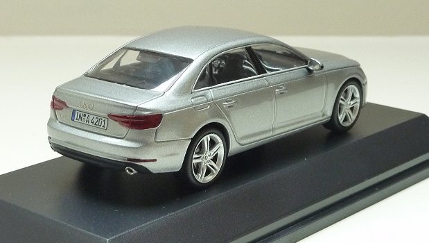 Spark Audi A4 (2015) 1:43 - 1