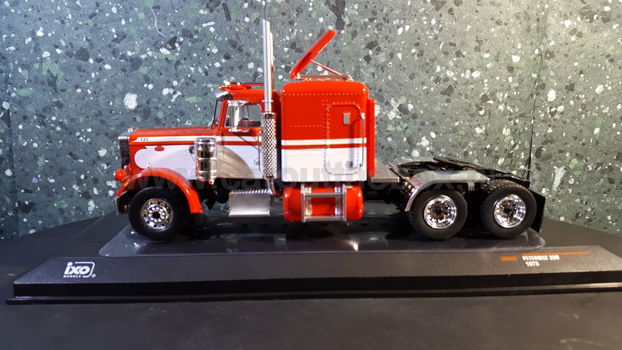 Peterbilt 359 1973 rood / wit 1:43 Ixo - 0