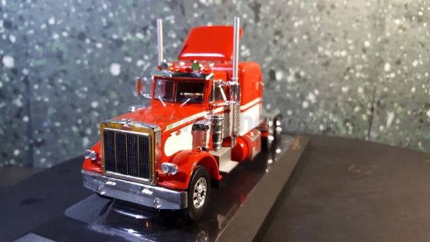 Peterbilt 359 1973 rood / wit 1:43 Ixo - 1