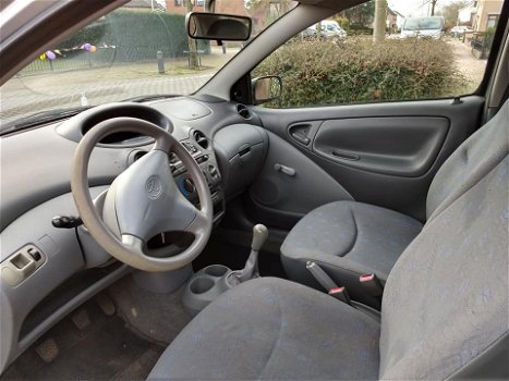 Toyota Yaris 1.0 16V Vvti 3DR 2001 Nieuwe APK - 5