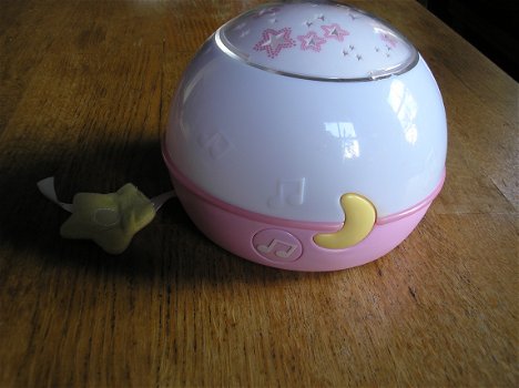 Chicco first dreams projector - de baby valt in slaap, bij de rustgevende muziek - 1