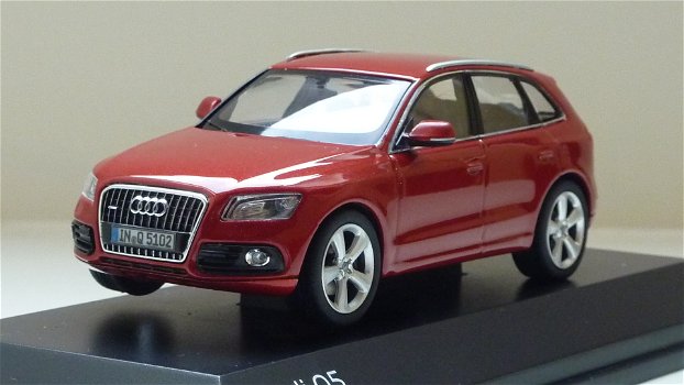 Schuco Audi Q5 rood metalic 1:43 - 0