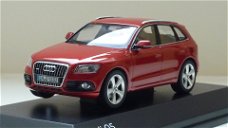 Schuco Audi Q5 rood metalic     1:43