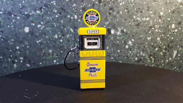 Chevrolet Genuine parts gas pump 1:18 Greenlight - 0