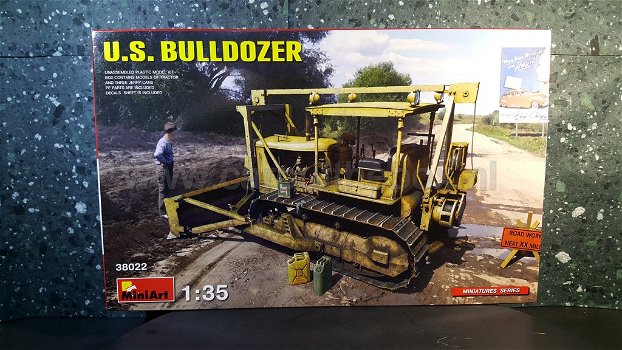 U.S. Bulldozer CATERPILLAR 1:35 Miniart - 0