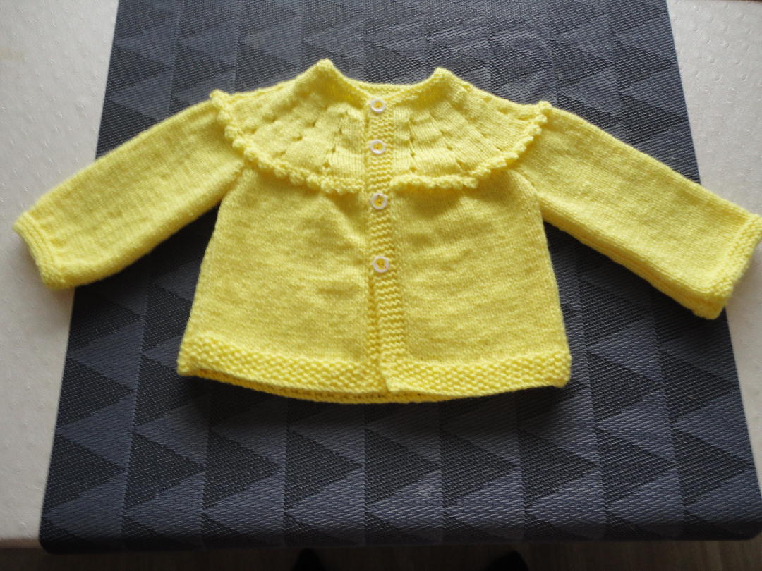 020 geel babyvestje voor ca. maat 62 - nr. 1