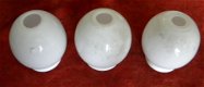 Antieke witte opaline glazen kapjes voor gaslampen. - 2 - Thumbnail