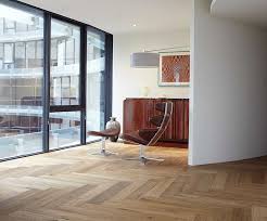 Frans eiken houten vloeren ook voor bedrijfsruimten