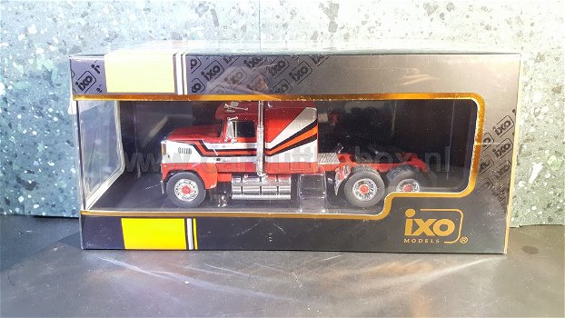 Ford LTL 9000 rood 1:43 Ixo - 3