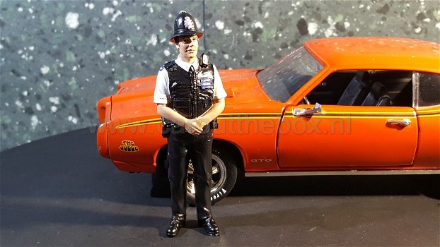 Diorama figuur UK Police men 1:18 - 0