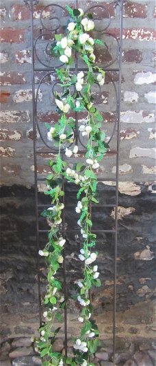 GUIRLANDE - WITTE ROOSJES - HANGING GARDEN