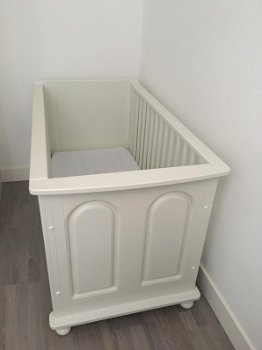 Kinderkamer: Ledikant, Commode en grote kast - 0