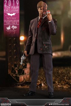 Hot Toys Exclusive The Dark Knight Two Face MMS546 - 3