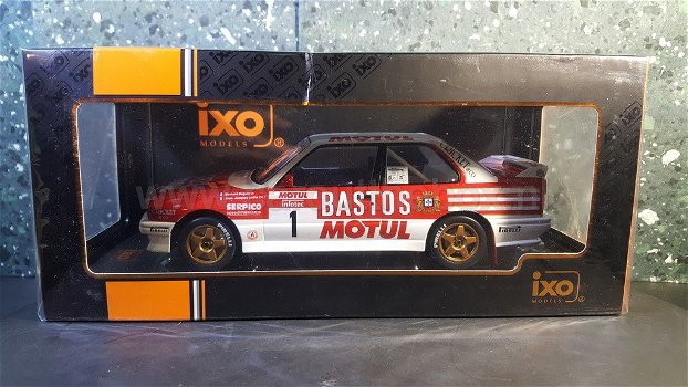 BMW E30 M3 #1 BASTOS 1:18 Ixo V350 - 3